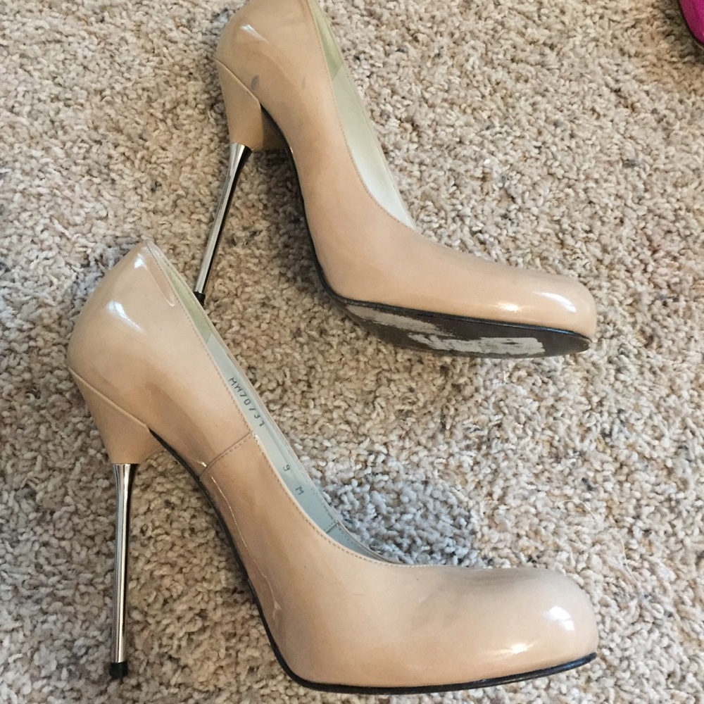 Stuart Weitzman Nude Patent Heels Size 9